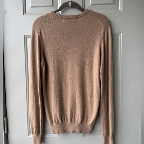 Neiman Marcus Men’s Cloud Solid V-Neck Cashmere Sweater Sz S Tan Beige Preppy - Picture 5 of 6